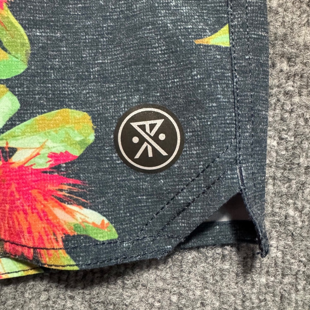 ROARK Passage Size 31 Boardshorts Men's Floral Hemp Blend Swimsuit Trunks Surfer - Picture 8 of 12